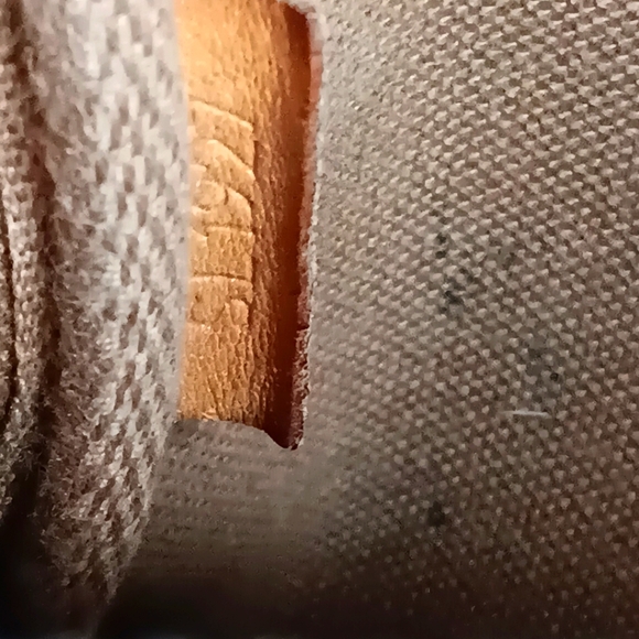 Louis Vuitton Vintage Pochette Accessoires handbag with strap - Picture 16 of 17